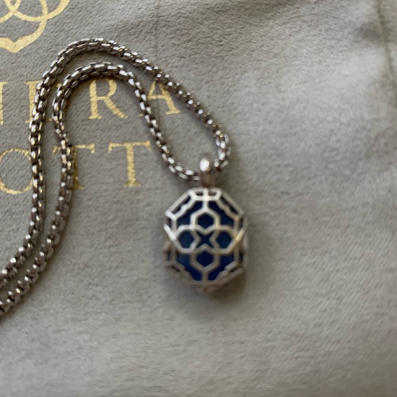 Absolutely Gorgeous Kendra Scott Necklace - Picture 4 of 4